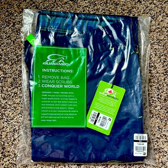 Men’s NWT Iguanamed scrub set - Picture 2 of 3
